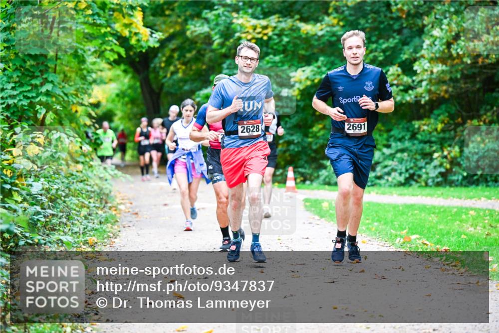 12.10.2025 - Bramfelder Halbmarathon 2025 Dr. Thomas Lammeyer http://msf.ph/oto/9347837 12.10.2025 10:25:11 Laufen 2628, 2691 meine-sportfotos.de