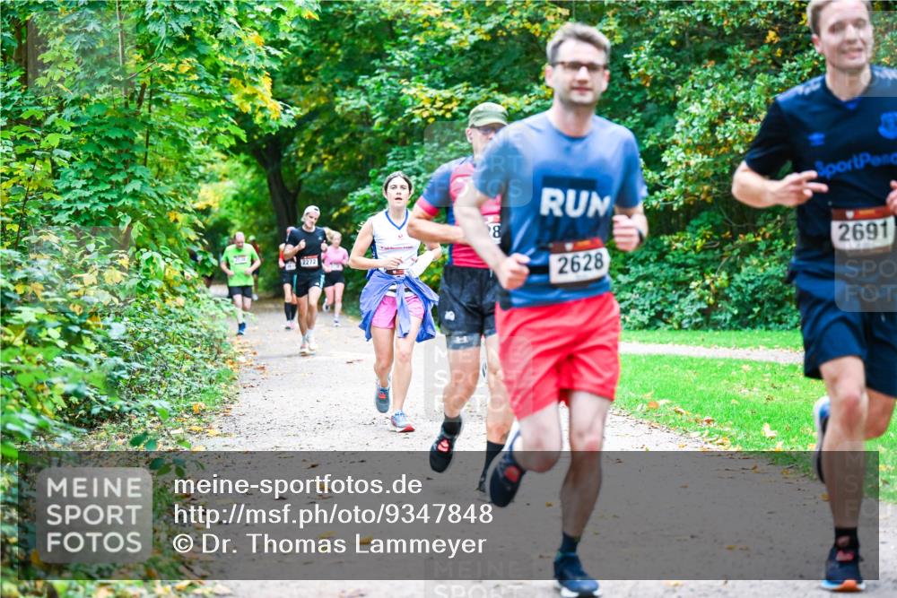 12.10.2025 - Bramfelder Halbmarathon 2025 Dr. Thomas Lammeyer http://msf.ph/oto/9347848 12.10.2025 10:25:13 Laufen 2272, 8, 2628, 2691 meine-sportfotos.de