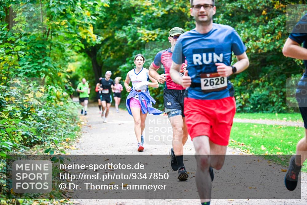 12.10.2025 - Bramfelder Halbmarathon 2025 Dr. Thomas Lammeyer http://msf.ph/oto/9347850 12.10.2025 10:25:13 Laufen 2628 meine-sportfotos.de