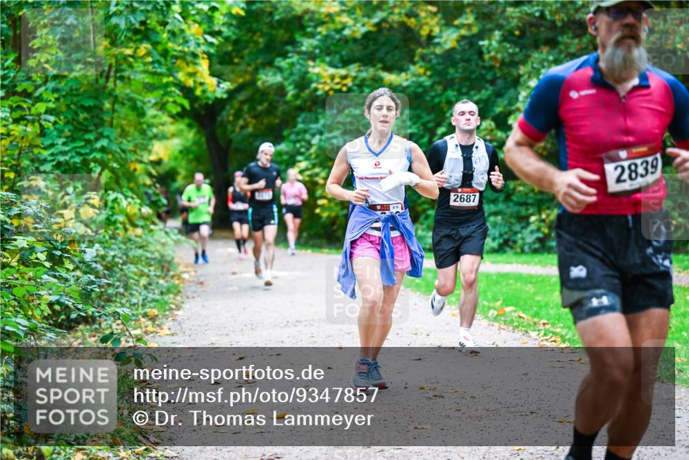12.10.2025 - Bramfelder Halbmarathon 2025 Dr. Thomas Lammeyer http://msf.ph/oto/9347857 12.10.2025 10:25:14 Laufen 2687, 2839 meine-sportfotos.de