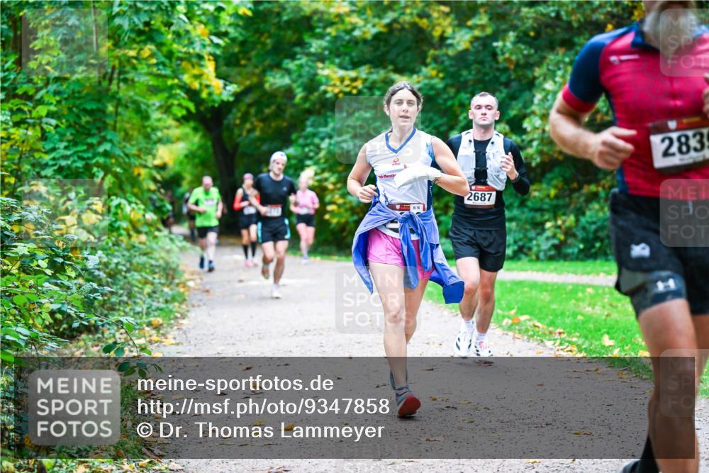 12.10.2025 - Bramfelder Halbmarathon 2025 Dr. Thomas Lammeyer http://msf.ph/oto/9347858 12.10.2025 10:25:14 Laufen 2687, 283 meine-sportfotos.de