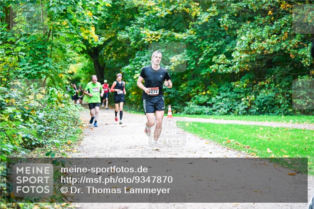 12.10.2025 - Bramfelder Halbmarathon 2025 Dr. Thomas Lammeyer http://msf.ph/oto/9347870 12.10.2025 10:25:17 Laufen 2538, 2611, 2272 meine-sportfotos.de
