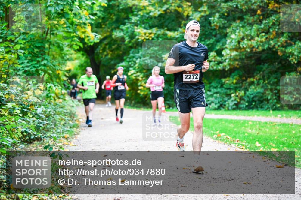 12.10.2025 - Bramfelder Halbmarathon 2025 Dr. Thomas Lammeyer http://msf.ph/oto/9347880 12.10.2025 10:25:18 Laufen 2272 meine-sportfotos.de