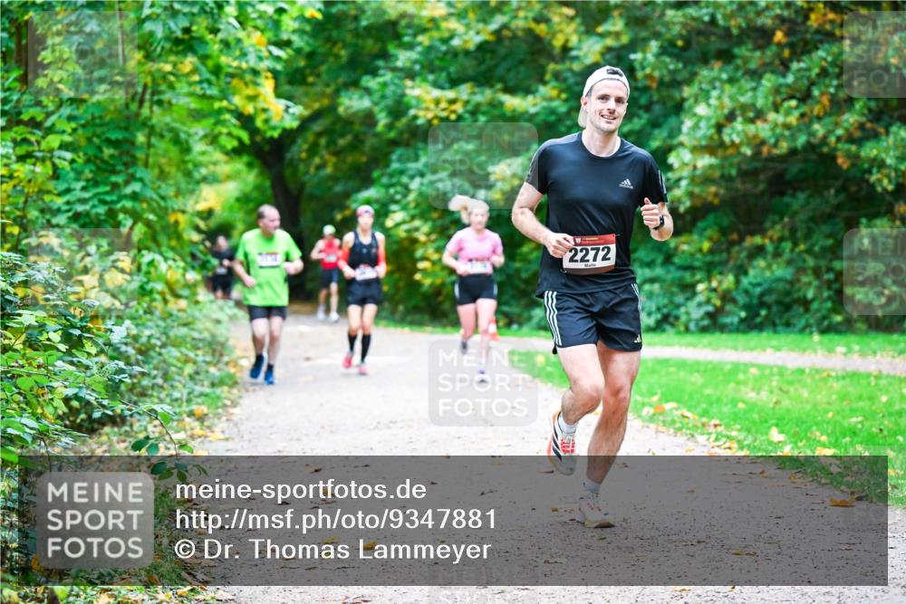 12.10.2025 - Bramfelder Halbmarathon 2025 Dr. Thomas Lammeyer http://msf.ph/oto/9347881 12.10.2025 10:25:18 Laufen 2272 meine-sportfotos.de