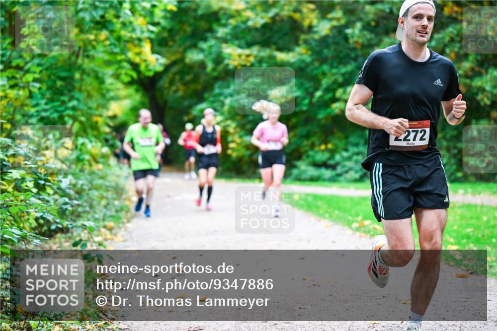 12.10.2025 - Bramfelder Halbmarathon 2025 Dr. Thomas Lammeyer http://msf.ph/oto/9347886 12.10.2025 10:25:19 Laufen 2272 meine-sportfotos.de