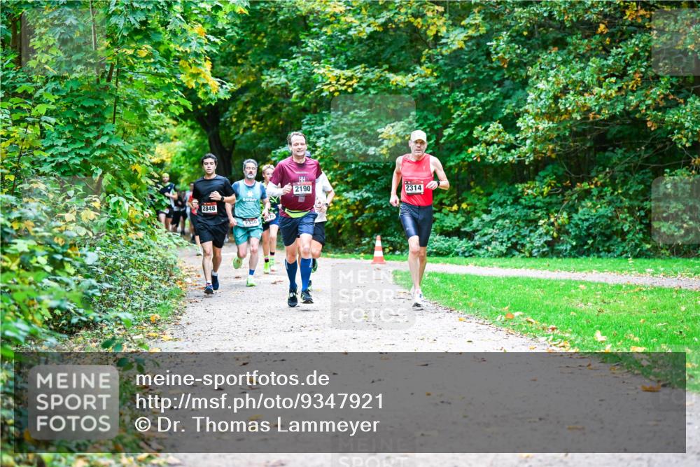 12.10.2025 - Bramfelder Halbmarathon 2025 Dr. Thomas Lammeyer http://msf.ph/oto/9347921 12.10.2025 10:25:25 Laufen 2848, 75, 2330, 2190, 2314 meine-sportfotos.de