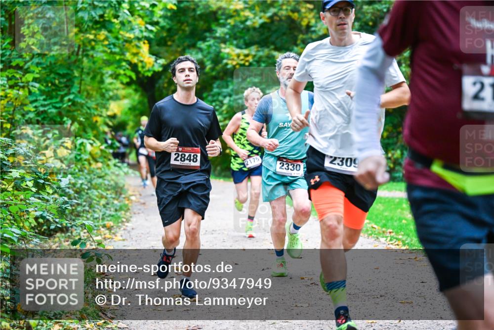 12.10.2025 - Bramfelder Halbmarathon 2025 Dr. Thomas Lammeyer http://msf.ph/oto/9347949 12.10.2025 10:25:29 Laufen 2848, 2175, 2330, 2309, 21 meine-sportfotos.de