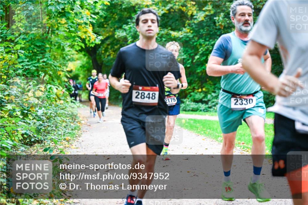 12.10.2025 - Bramfelder Halbmarathon 2025 Dr. Thomas Lammeyer http://msf.ph/oto/9347952 12.10.2025 10:25:30 Laufen 2848, 2175, 2330 meine-sportfotos.de