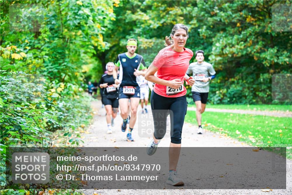 12.10.2025 - Bramfelder Halbmarathon 2025 Dr. Thomas Lammeyer http://msf.ph/oto/9347970 12.10.2025 10:25:37 Laufen 3492, 2514, 2570 meine-sportfotos.de