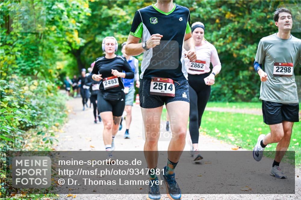 12.10.2025 - Bramfelder Halbmarathon 2025 Dr. Thomas Lammeyer http://msf.ph/oto/9347981 12.10.2025 10:25:39 Laufen 2493, 34, 2514, 2862, 2298 meine-sportfotos.de