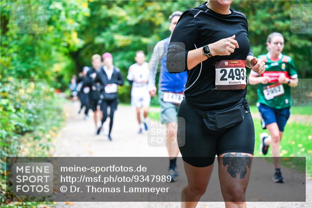 12.10.2025 - Bramfelder Halbmarathon 2025 Dr. Thomas Lammeyer http://msf.ph/oto/9347989 12.10.2025 10:25:40 Laufen 2476, 34, 2493, 2952 meine-sportfotos.de