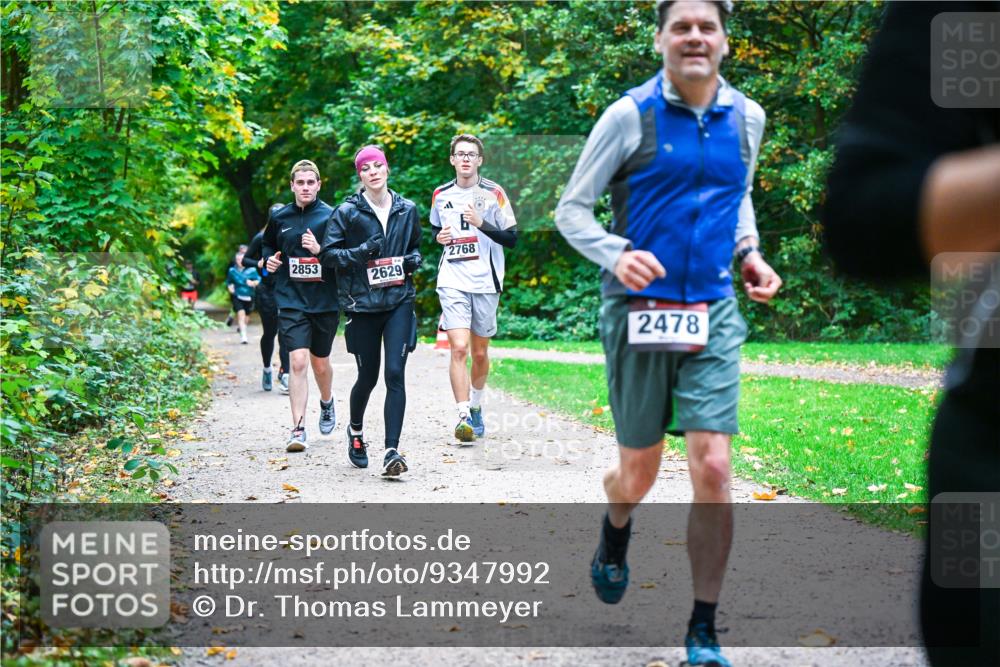12.10.2025 - Bramfelder Halbmarathon 2025 Dr. Thomas Lammeyer http://msf.ph/oto/9347992 12.10.2025 10:25:41 Laufen 2853, 2629, 2768, 2478 meine-sportfotos.de