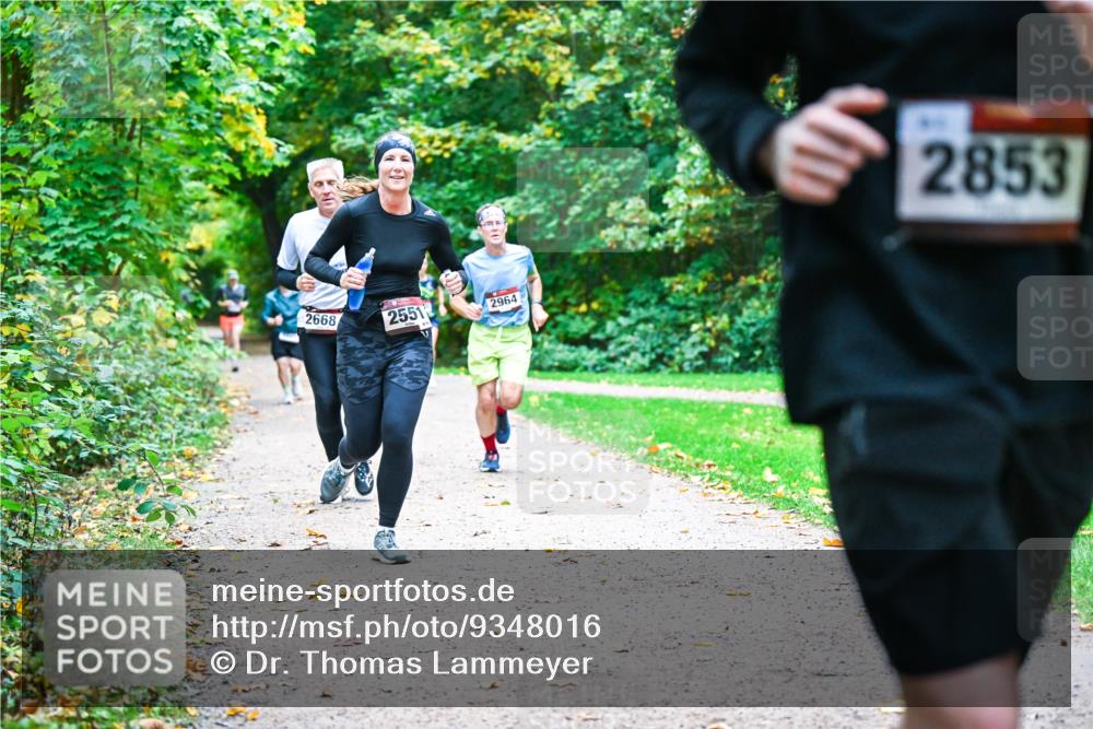12.10.2025 - Bramfelder Halbmarathon 2025 Dr. Thomas Lammeyer http://msf.ph/oto/9348016 12.10.2025 10:25:44 Laufen 2668, 2551, 2964, 2853 meine-sportfotos.de