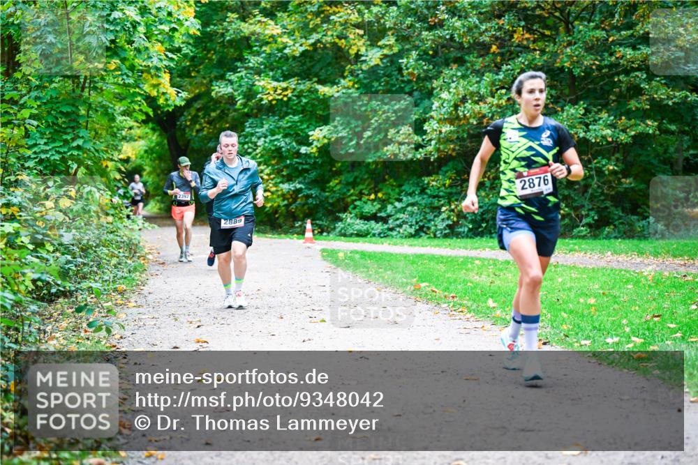 12.10.2025 - Bramfelder Halbmarathon 2025 Dr. Thomas Lammeyer http://msf.ph/oto/9348042 12.10.2025 10:25:49 Laufen 2397, 2889, 2876 meine-sportfotos.de