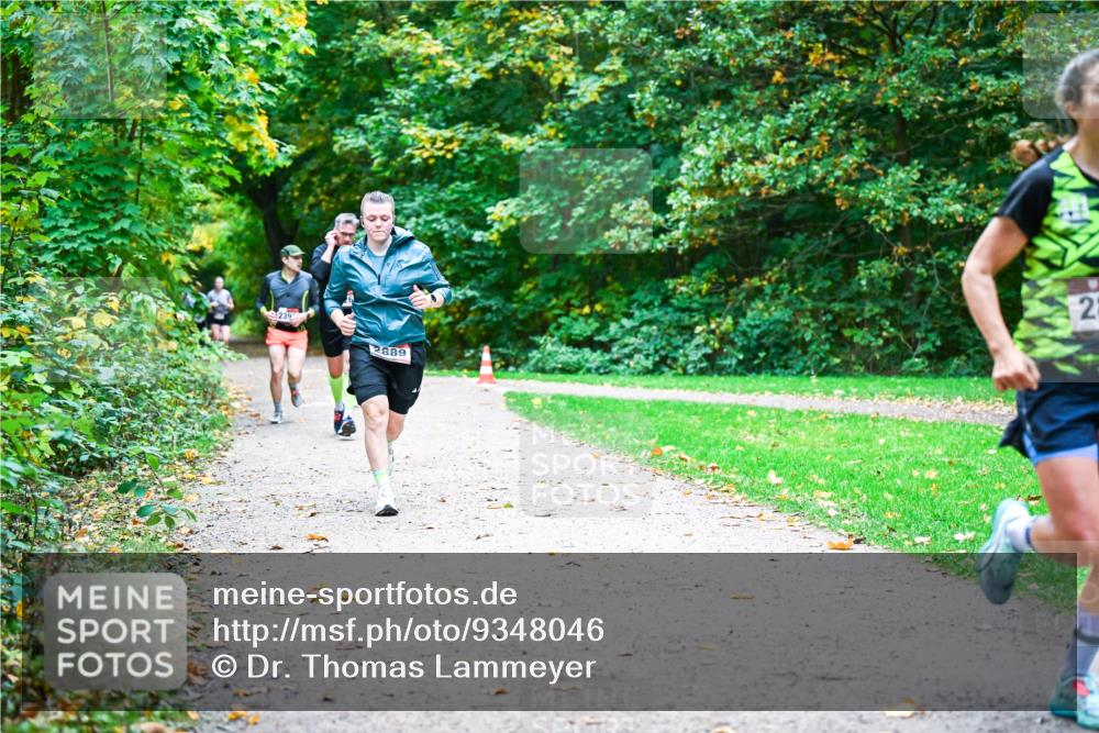 12.10.2025 - Bramfelder Halbmarathon 2025 Dr. Thomas Lammeyer http://msf.ph/oto/9348046 12.10.2025 10:25:49 Laufen 239, 2889, 23 meine-sportfotos.de