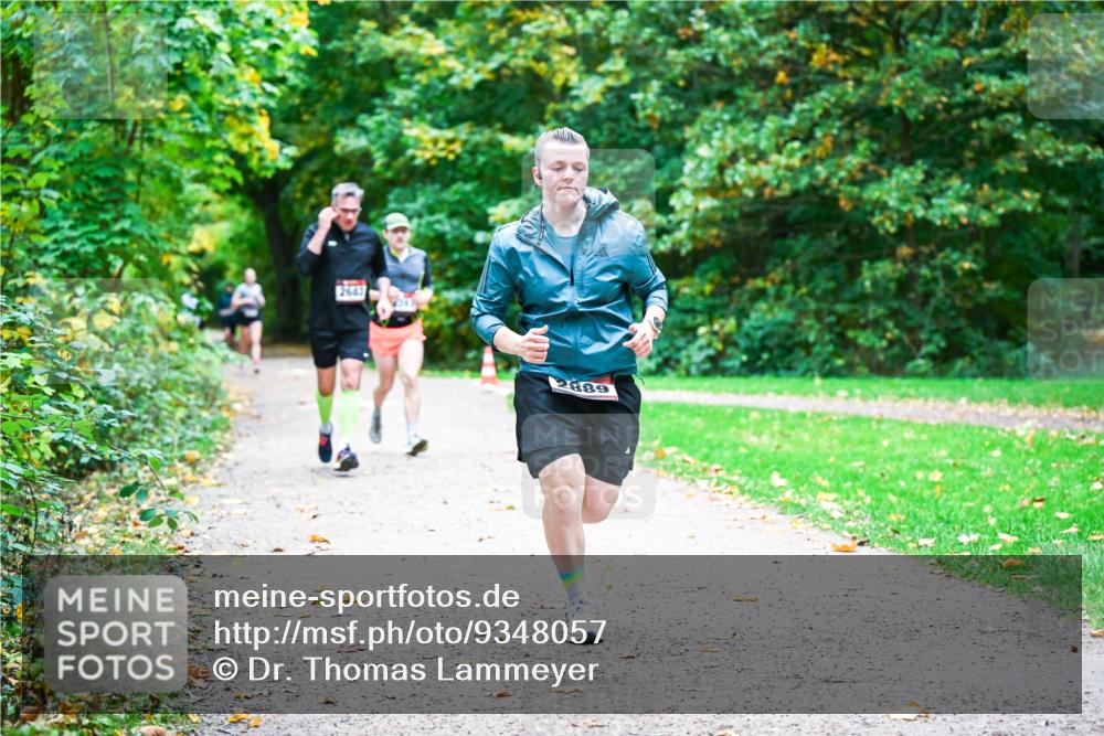 12.10.2025 - Bramfelder Halbmarathon 2025 Dr. Thomas Lammeyer http://msf.ph/oto/9348057 12.10.2025 10:25:51 Laufen 6882, 1998 meine-sportfotos.de