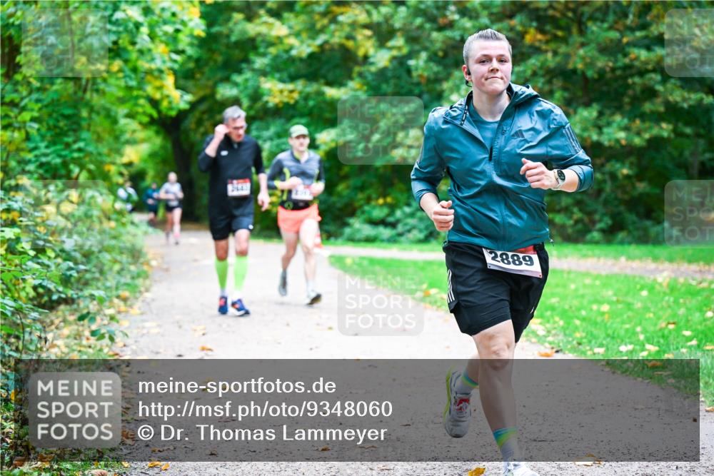 12.10.2025 - Bramfelder Halbmarathon 2025 Dr. Thomas Lammeyer http://msf.ph/oto/9348060 12.10.2025 10:25:51 Laufen 2889 meine-sportfotos.de