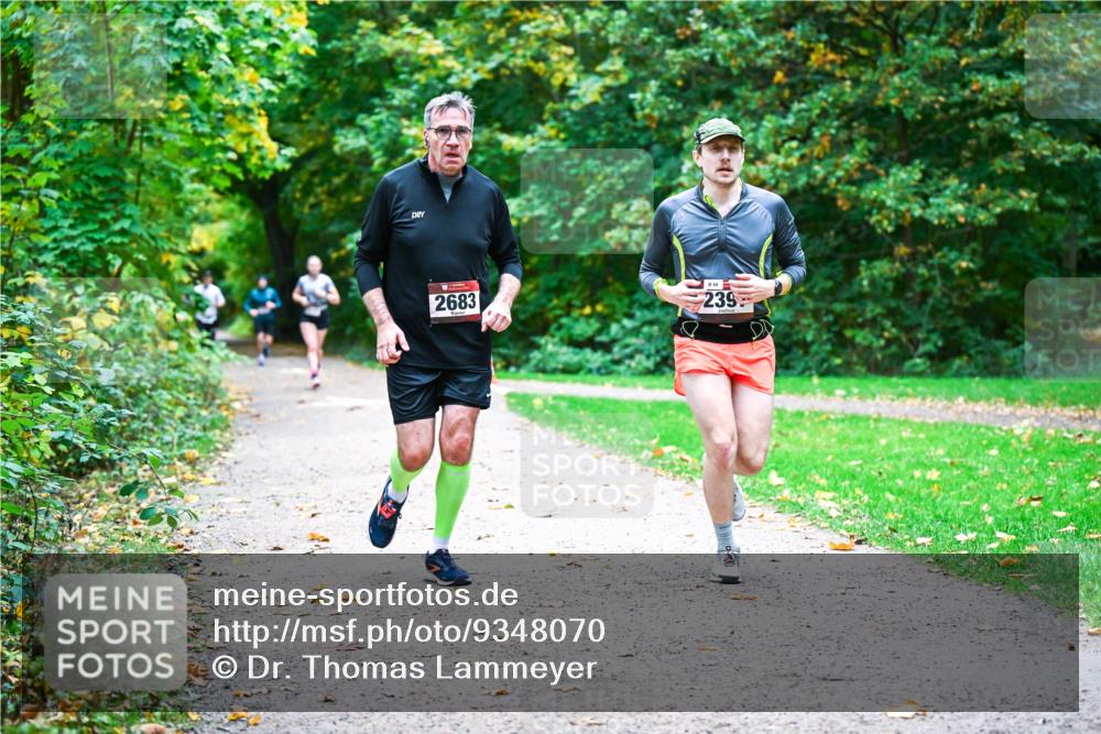 12.10.2025 - Bramfelder Halbmarathon 2025 Dr. Thomas Lammeyer http://msf.ph/oto/9348070 12.10.2025 10:25:53 Laufen 2683, 894, 239 meine-sportfotos.de