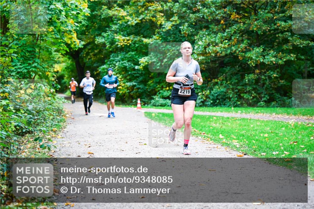 12.10.2025 - Bramfelder Halbmarathon 2025 Dr. Thomas Lammeyer http://msf.ph/oto/9348085 12.10.2025 10:25:59 Laufen 2219 meine-sportfotos.de