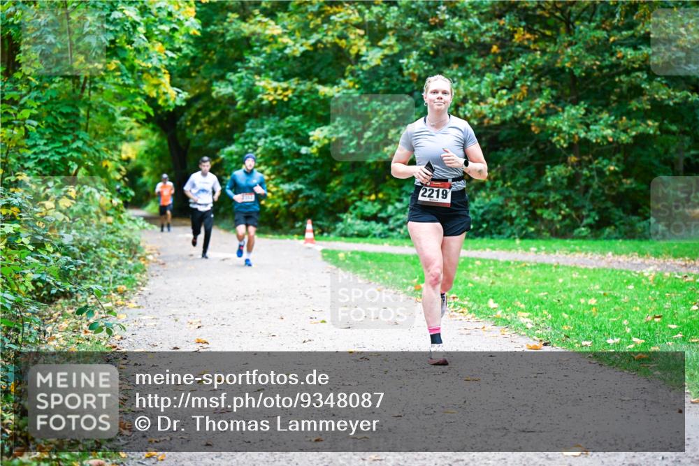 12.10.2025 - Bramfelder Halbmarathon 2025 Dr. Thomas Lammeyer http://msf.ph/oto/9348087 12.10.2025 10:25:59 Laufen 2219 meine-sportfotos.de