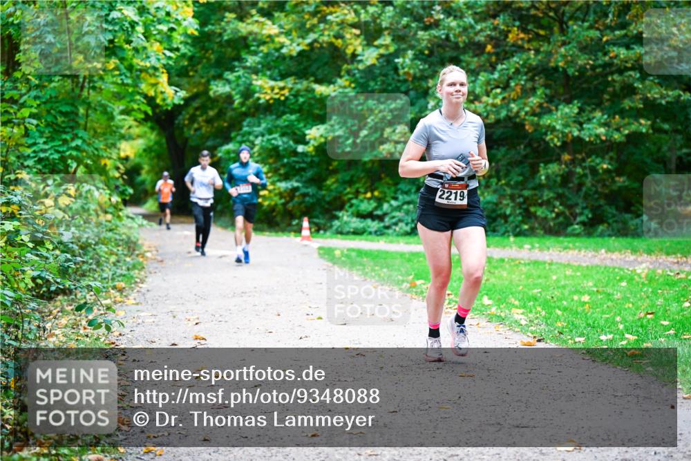 12.10.2025 - Bramfelder Halbmarathon 2025 Dr. Thomas Lammeyer http://msf.ph/oto/9348088 12.10.2025 10:25:59 Laufen 2219 meine-sportfotos.de