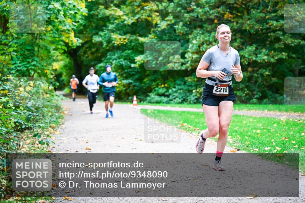 12.10.2025 - Bramfelder Halbmarathon 2025 Dr. Thomas Lammeyer http://msf.ph/oto/9348090 12.10.2025 10:25:59 Laufen 2219 meine-sportfotos.de