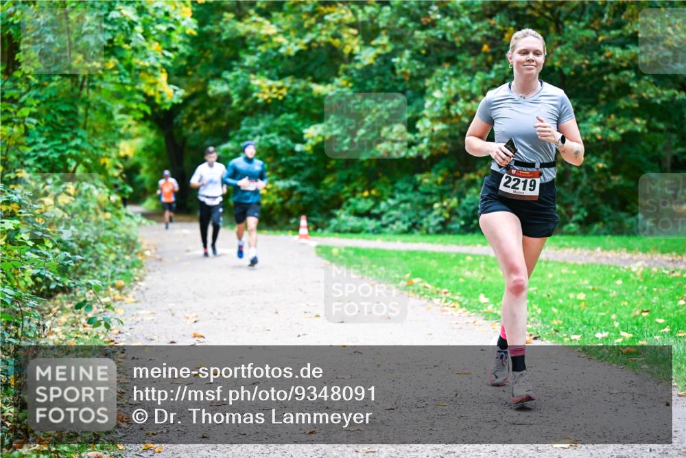 12.10.2025 - Bramfelder Halbmarathon 2025 Dr. Thomas Lammeyer http://msf.ph/oto/9348091 12.10.2025 10:26:00 Laufen 2219 meine-sportfotos.de