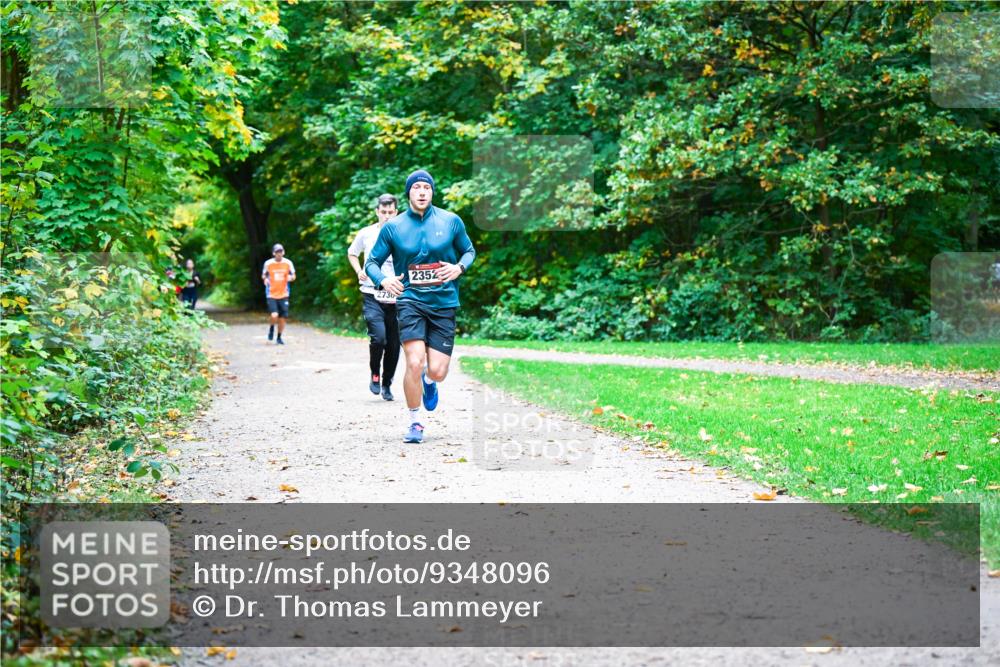 12.10.2025 - Bramfelder Halbmarathon 2025 Dr. Thomas Lammeyer http://msf.ph/oto/9348096 12.10.2025 10:26:01 Laufen 2730, 2352 meine-sportfotos.de
