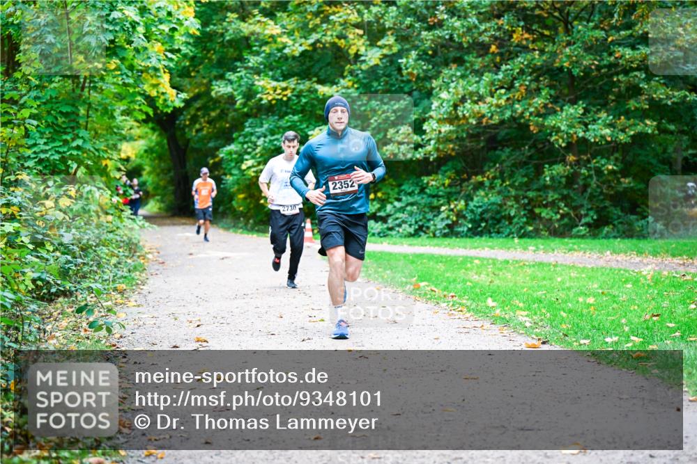12.10.2025 - Bramfelder Halbmarathon 2025 Dr. Thomas Lammeyer http://msf.ph/oto/9348101 12.10.2025 10:26:02 Laufen 2730, 2352 meine-sportfotos.de