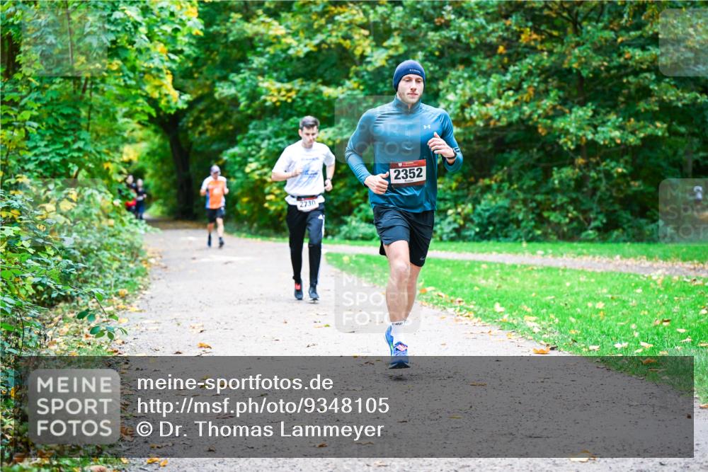 12.10.2025 - Bramfelder Halbmarathon 2025 Dr. Thomas Lammeyer http://msf.ph/oto/9348105 12.10.2025 10:26:03 Laufen 2730, 2352 meine-sportfotos.de