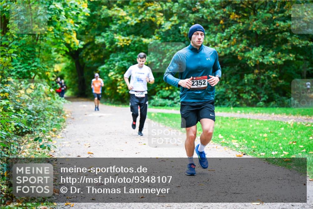 12.10.2025 - Bramfelder Halbmarathon 2025 Dr. Thomas Lammeyer http://msf.ph/oto/9348107 12.10.2025 10:26:03 Laufen 2352, 2730 meine-sportfotos.de