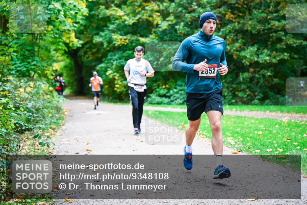 12.10.2025 - Bramfelder Halbmarathon 2025 Dr. Thomas Lammeyer http://msf.ph/oto/9348108 12.10.2025 10:26:03 Laufen 2230, 2352 meine-sportfotos.de