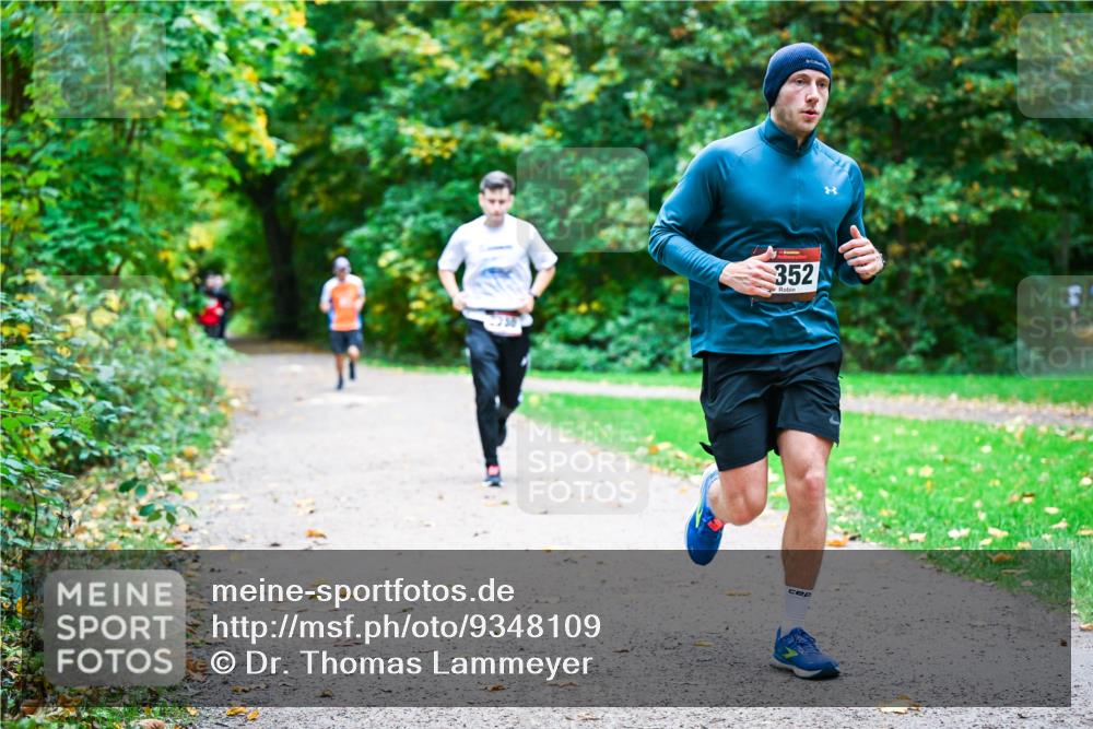 12.10.2025 - Bramfelder Halbmarathon 2025 Dr. Thomas Lammeyer http://msf.ph/oto/9348109 12.10.2025 10:26:03 Laufen 352 meine-sportfotos.de