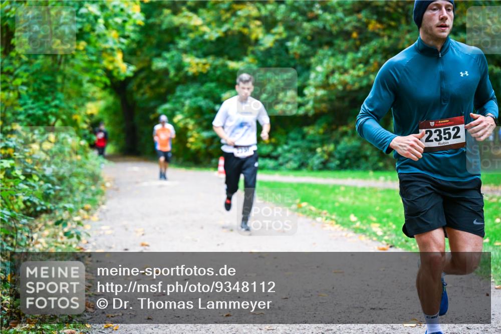 12.10.2025 - Bramfelder Halbmarathon 2025 Dr. Thomas Lammeyer http://msf.ph/oto/9348112 12.10.2025 10:26:04 Laufen 34, 2352, 8 meine-sportfotos.de