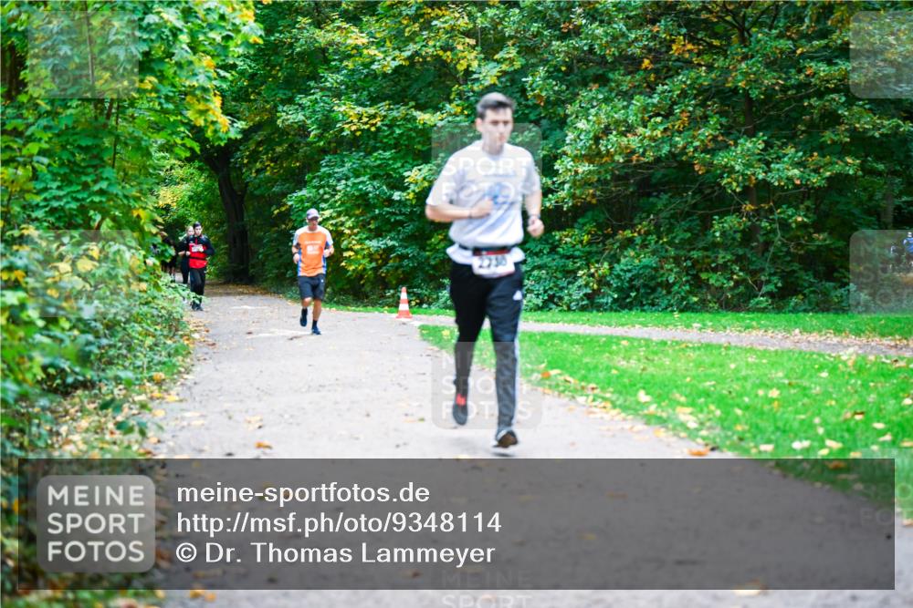 12.10.2025 - Bramfelder Halbmarathon 2025 Dr. Thomas Lammeyer http://msf.ph/oto/9348114 12.10.2025 10:26:04 Laufen 2238 meine-sportfotos.de
