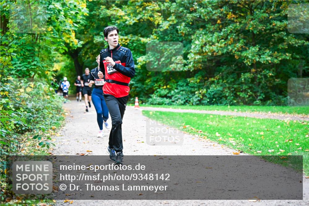 12.10.2025 - Bramfelder Halbmarathon 2025 Dr. Thomas Lammeyer http://msf.ph/oto/9348142 12.10.2025 10:26:14 Laufen 2811, 25 meine-sportfotos.de