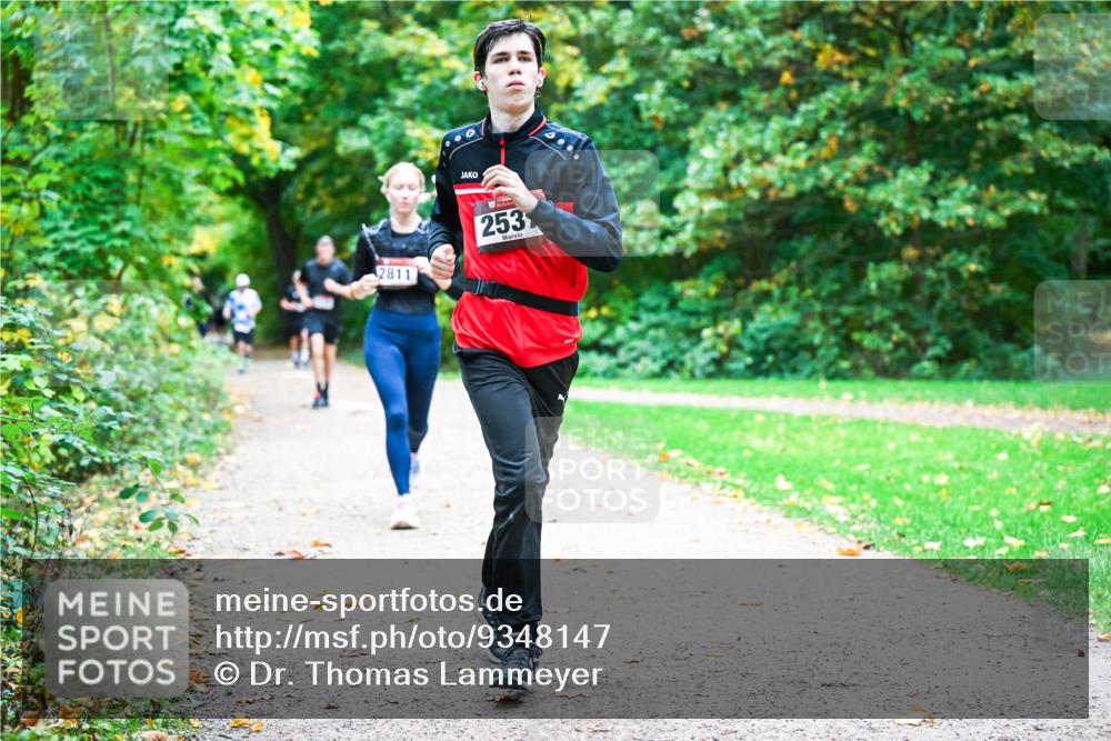 12.10.2025 - Bramfelder Halbmarathon 2025 Dr. Thomas Lammeyer http://msf.ph/oto/9348147 12.10.2025 10:26:14 Laufen 2811, 253 meine-sportfotos.de