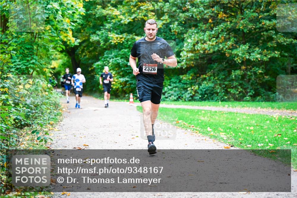 12.10.2025 - Bramfelder Halbmarathon 2025 Dr. Thomas Lammeyer http://msf.ph/oto/9348167 12.10.2025 10:26:19 Laufen 2326 meine-sportfotos.de