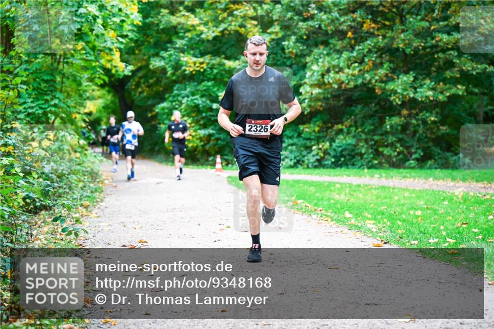 12.10.2025 - Bramfelder Halbmarathon 2025 Dr. Thomas Lammeyer http://msf.ph/oto/9348168 12.10.2025 10:26:19 Laufen 2326 meine-sportfotos.de