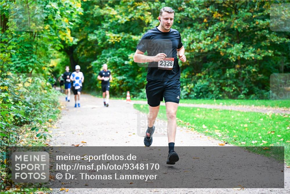 12.10.2025 - Bramfelder Halbmarathon 2025 Dr. Thomas Lammeyer http://msf.ph/oto/9348170 12.10.2025 10:26:20 Laufen 2326 meine-sportfotos.de