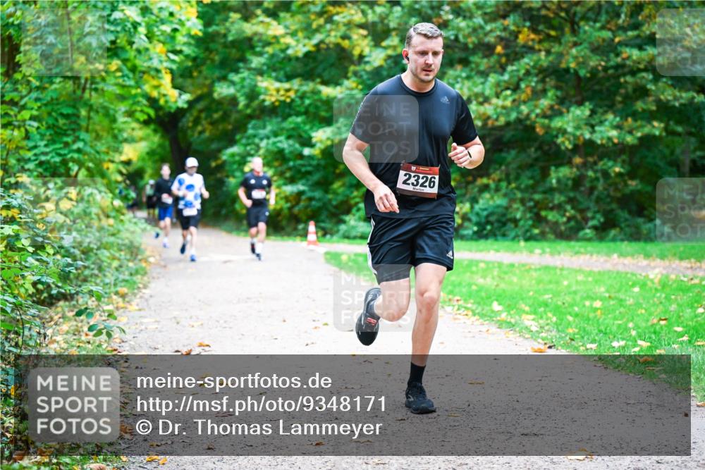 12.10.2025 - Bramfelder Halbmarathon 2025 Dr. Thomas Lammeyer http://msf.ph/oto/9348171 12.10.2025 10:26:20 Laufen 2326 meine-sportfotos.de