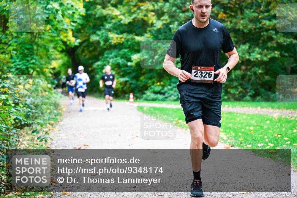 12.10.2025 - Bramfelder Halbmarathon 2025 Dr. Thomas Lammeyer http://msf.ph/oto/9348174 12.10.2025 10:26:20 Laufen 2326 meine-sportfotos.de