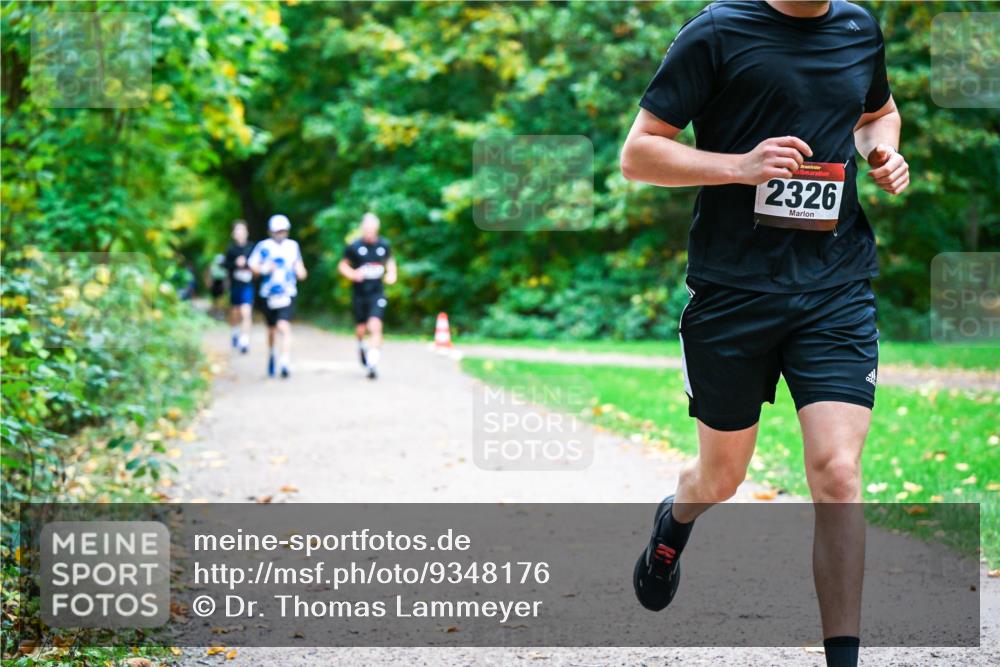 12.10.2025 - Bramfelder Halbmarathon 2025 Dr. Thomas Lammeyer http://msf.ph/oto/9348176 12.10.2025 10:26:20 Laufen 2326 meine-sportfotos.de