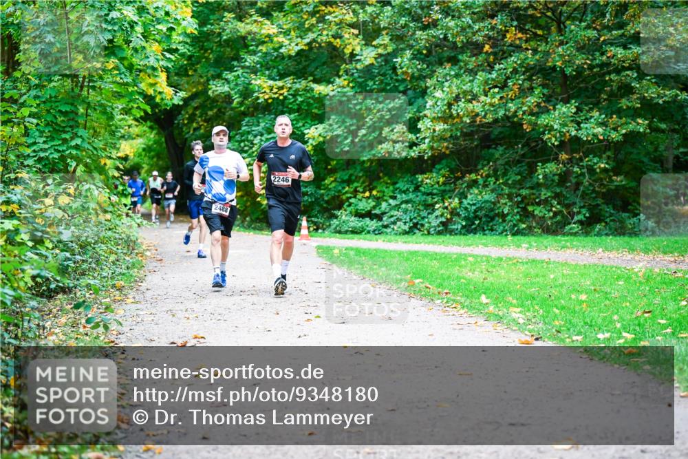 12.10.2025 - Bramfelder Halbmarathon 2025 Dr. Thomas Lammeyer http://msf.ph/oto/9348180 12.10.2025 10:26:23 Laufen 2488, 2246 meine-sportfotos.de