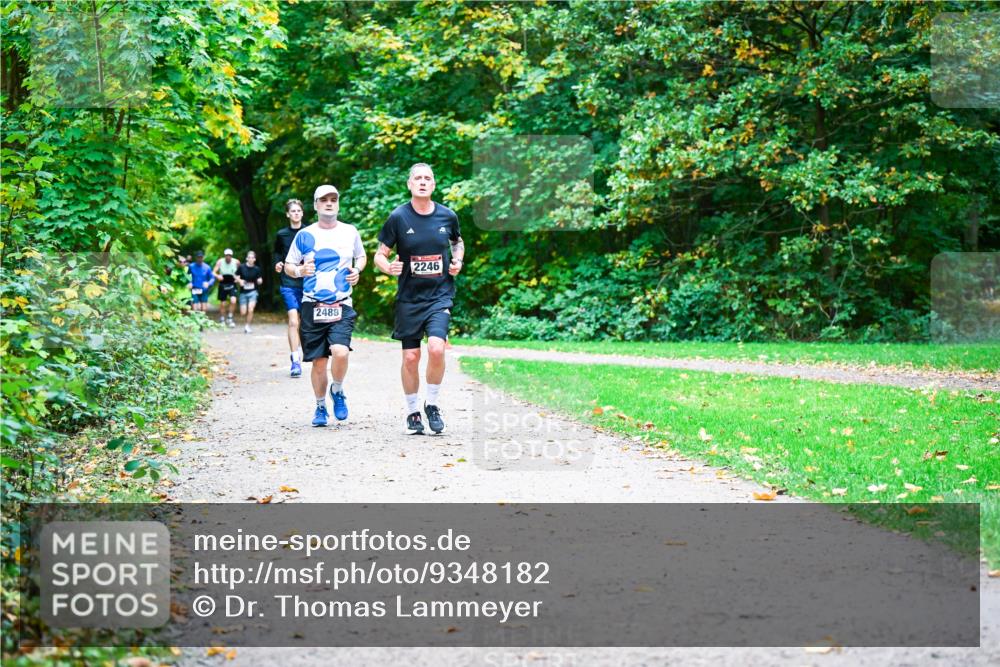 12.10.2025 - Bramfelder Halbmarathon 2025 Dr. Thomas Lammeyer http://msf.ph/oto/9348182 12.10.2025 10:26:23 Laufen 2488, 2246 meine-sportfotos.de
