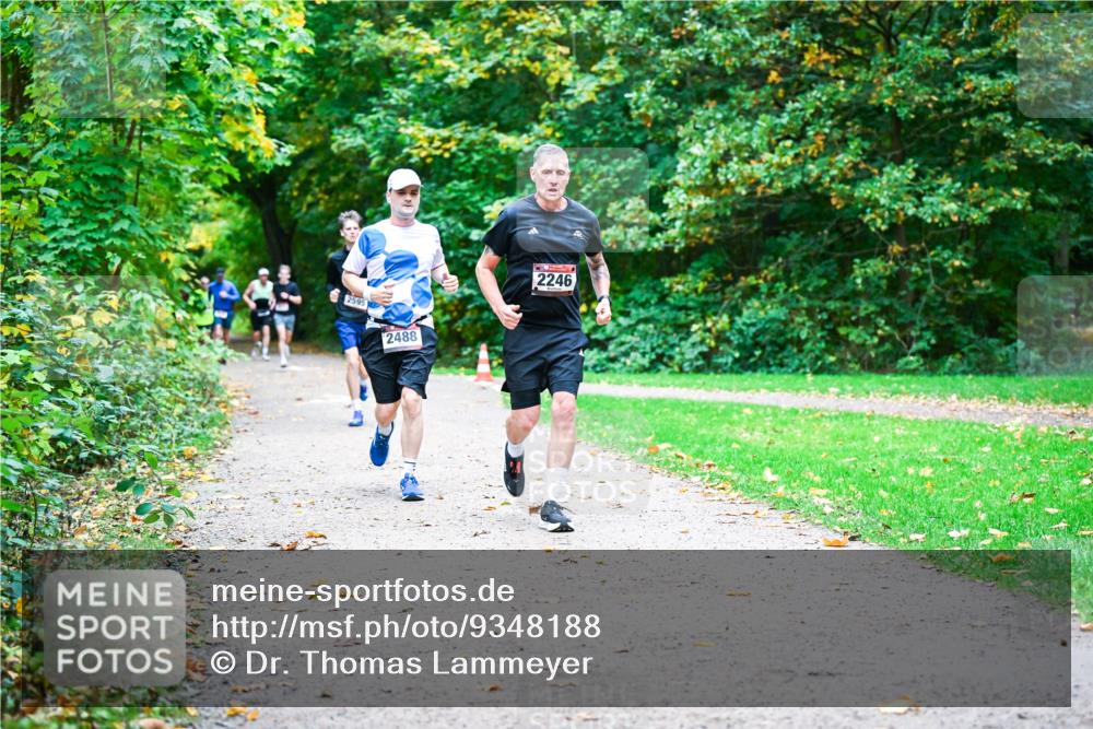 12.10.2025 - Bramfelder Halbmarathon 2025 Dr. Thomas Lammeyer http://msf.ph/oto/9348188 12.10.2025 10:26:24 Laufen 2488, 2246 meine-sportfotos.de