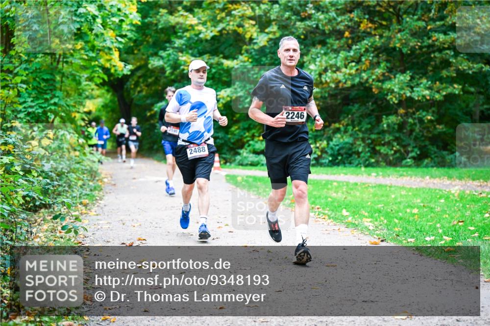 12.10.2025 - Bramfelder Halbmarathon 2025 Dr. Thomas Lammeyer http://msf.ph/oto/9348193 12.10.2025 10:26:25 Laufen 2488, 2246 meine-sportfotos.de