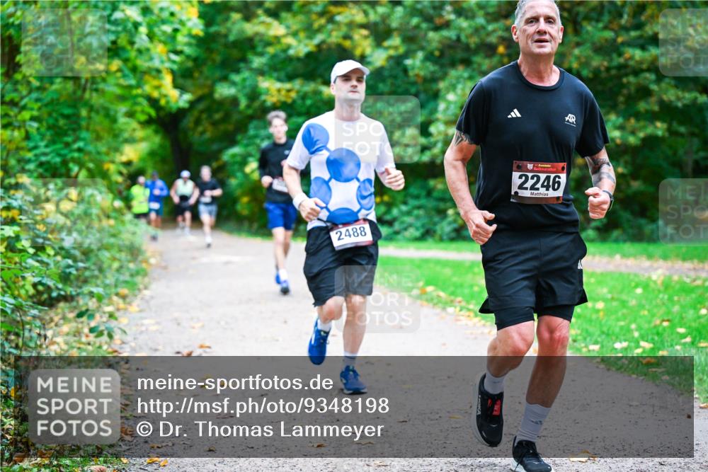 12.10.2025 - Bramfelder Halbmarathon 2025 Dr. Thomas Lammeyer http://msf.ph/oto/9348198 12.10.2025 10:26:26 Laufen 2488, 34, 2246 meine-sportfotos.de