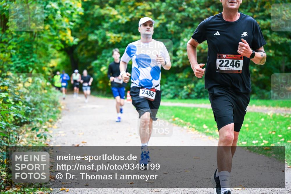 12.10.2025 - Bramfelder Halbmarathon 2025 Dr. Thomas Lammeyer http://msf.ph/oto/9348199 12.10.2025 10:26:26 Laufen 2488, 34, 2246 meine-sportfotos.de