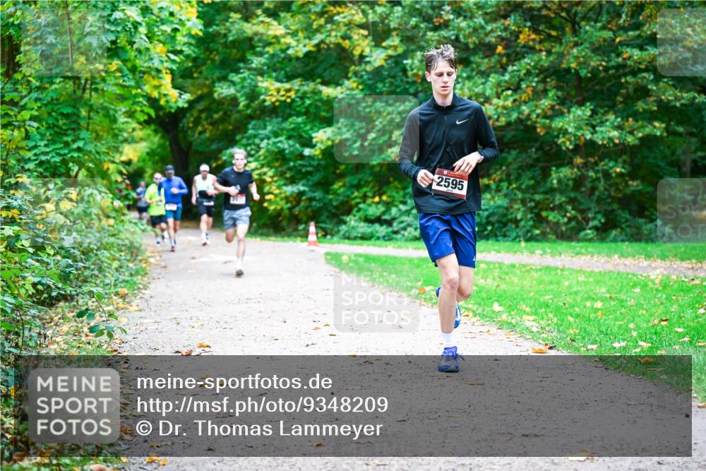 12.10.2025 - Bramfelder Halbmarathon 2025 Dr. Thomas Lammeyer http://msf.ph/oto/9348209 12.10.2025 10:26:28 Laufen 2595 meine-sportfotos.de